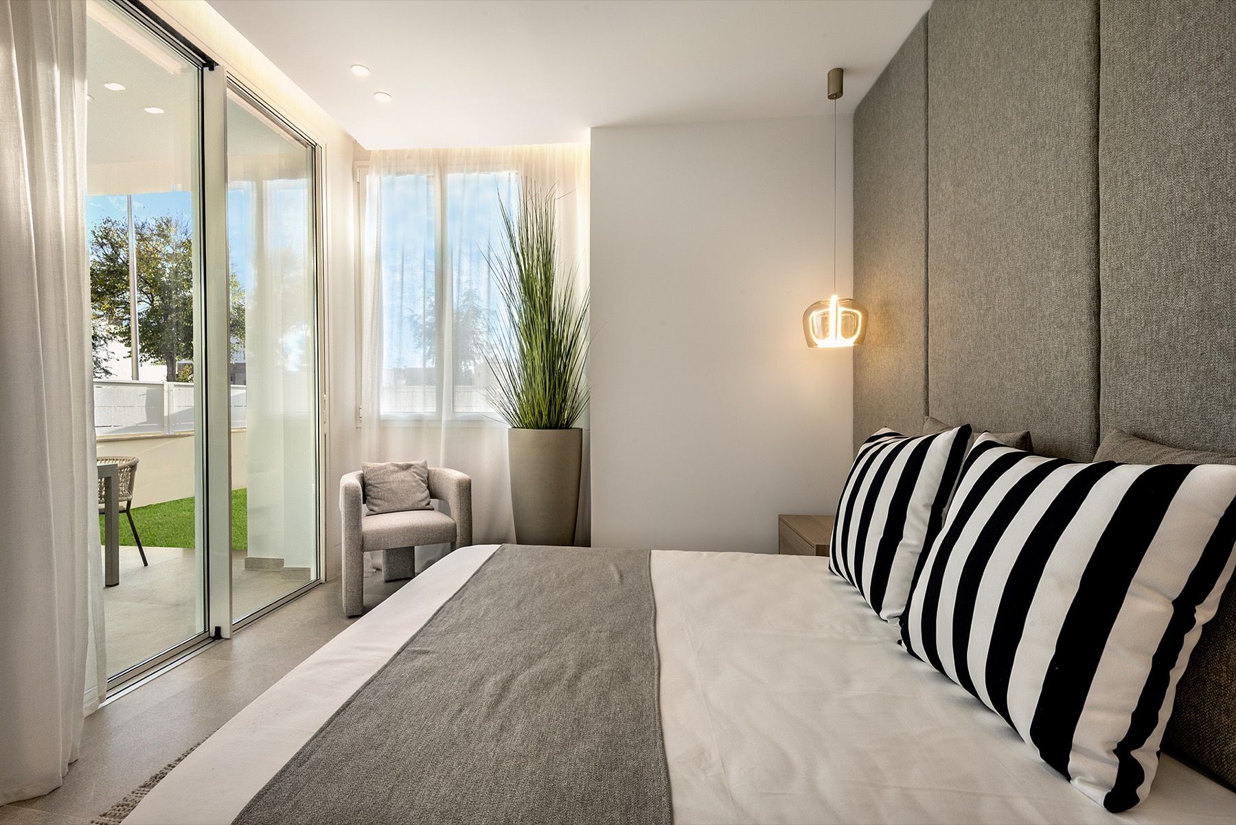 Schlafzimmer mit Terrassenzugang